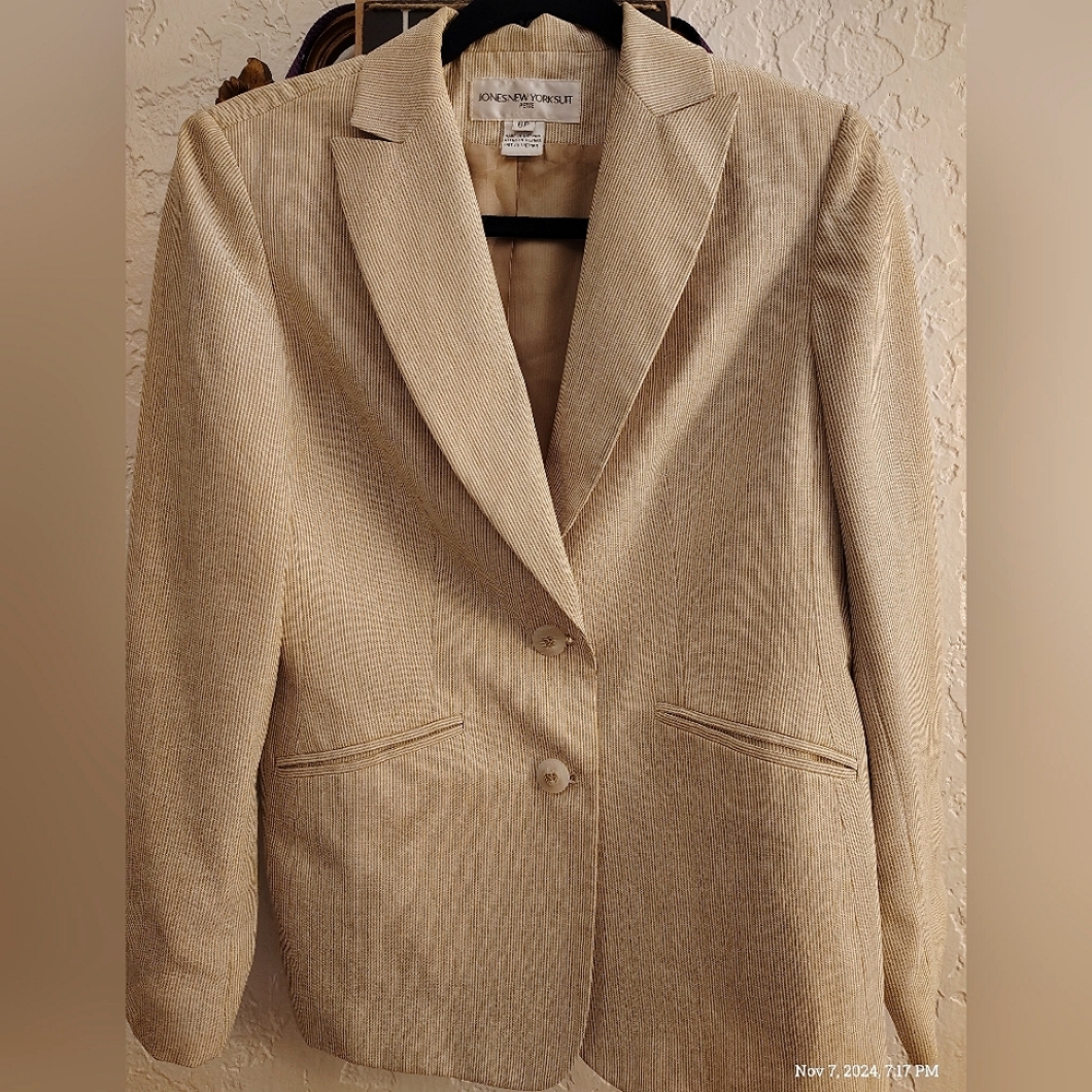 Jones New York Women's Blazer- Size Petite 6